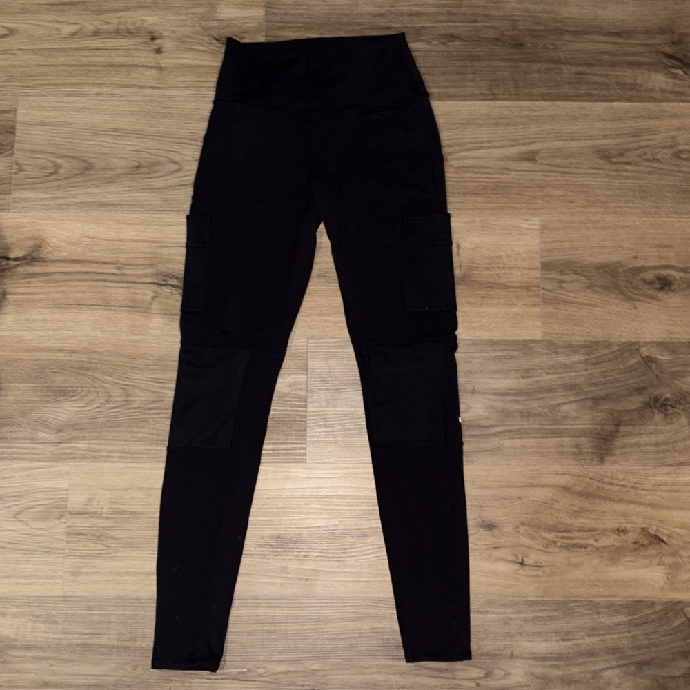 ALO High-Waisted Leggings - Picture 6 of 9